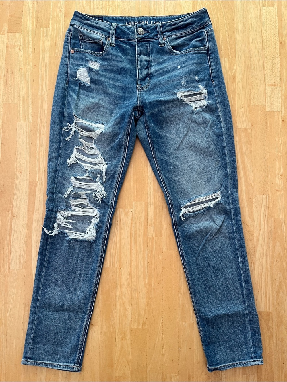 NWOT American Eagle Outfitters Women’s Distressed Blue Skinny Jeans